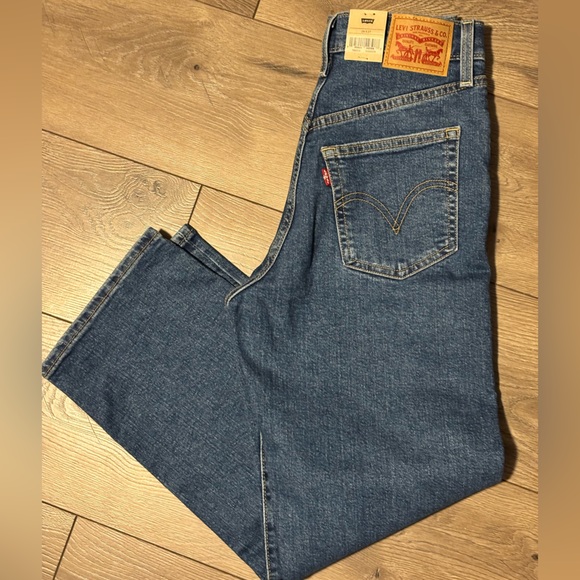 Levi's Premium Ribcage Straight Capital Jeans - Picture 6 of 10